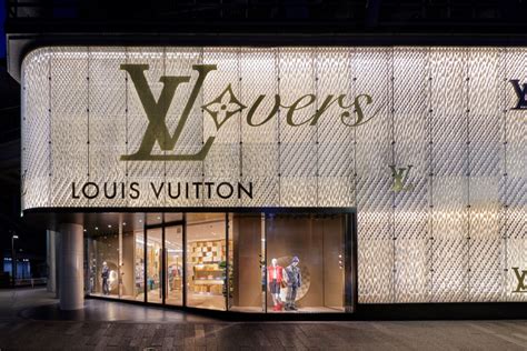 louis vuitton retail or wholesale